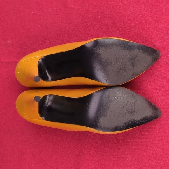 Sasha London Mustard Color Leather Pumps - Picture 5 of 13